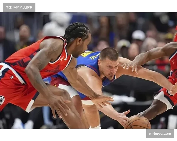 更衣室通道：快船球员赛后讨论最后一攻的战术选择